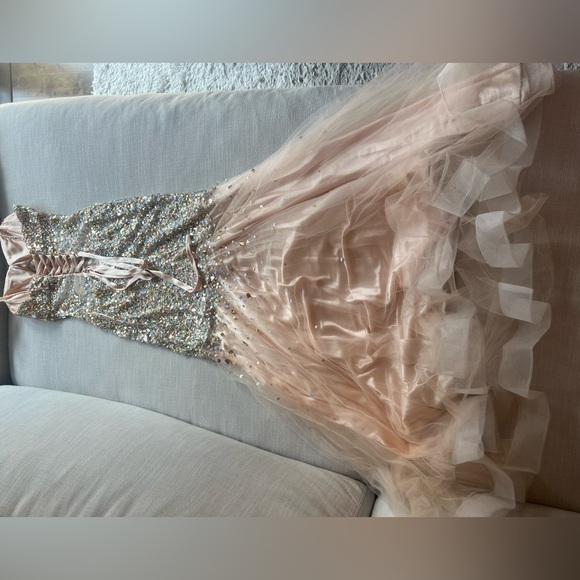 Prom dress. Brought from PromBay. Size 6. Worn 1 time. - Picture 2 of 9